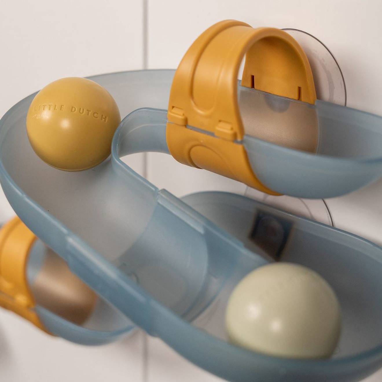 Circuit de bain avec balles bleu bleu, doré