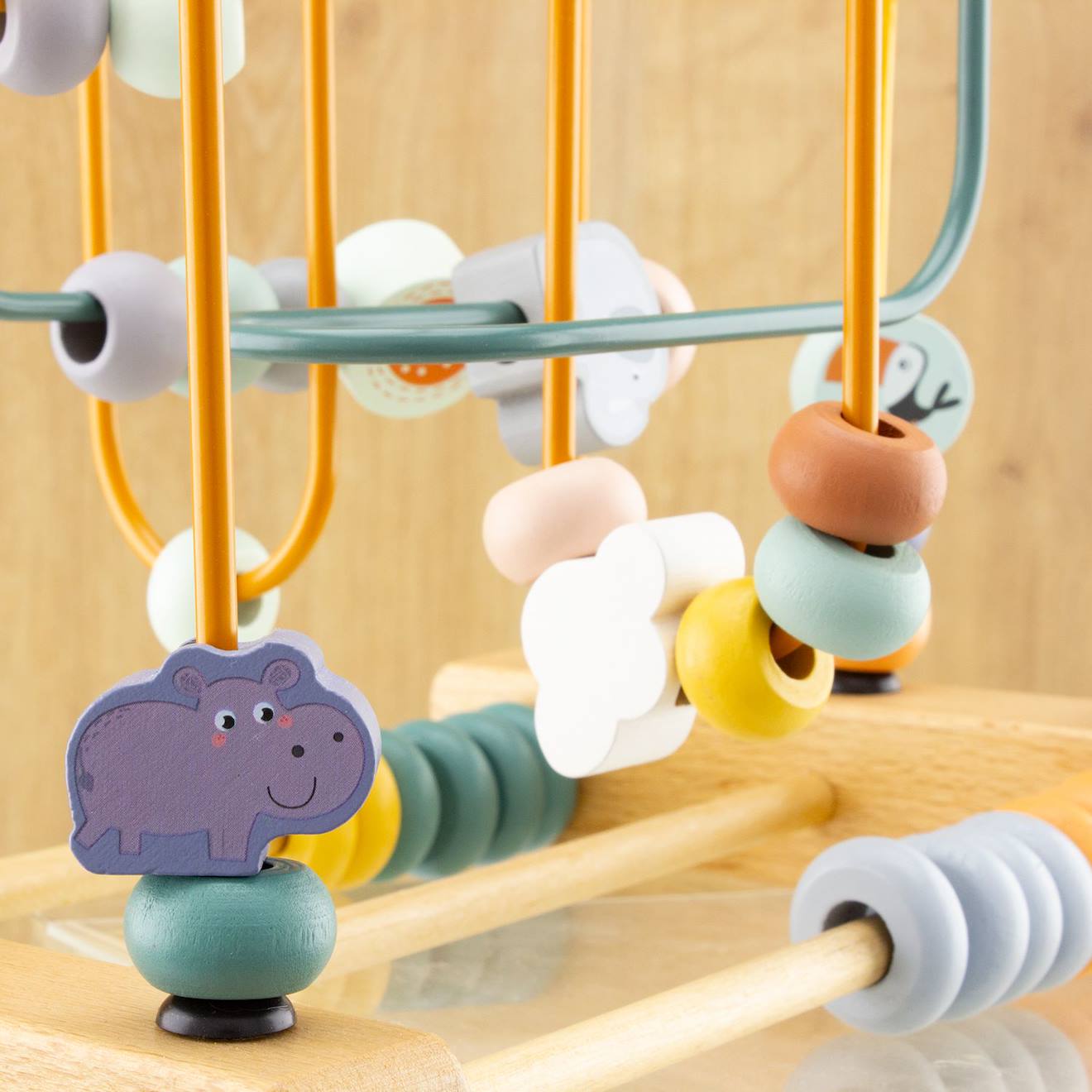 Circuit de perles en bois jaune