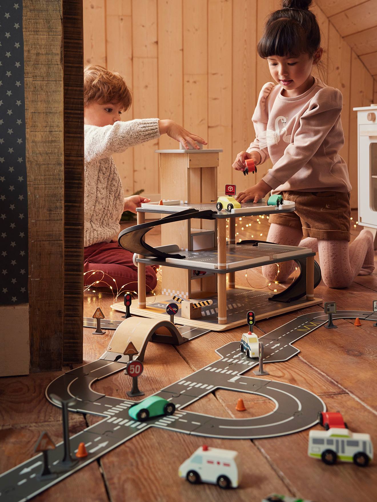 Circuit de voitures en bois FSC multicolore
