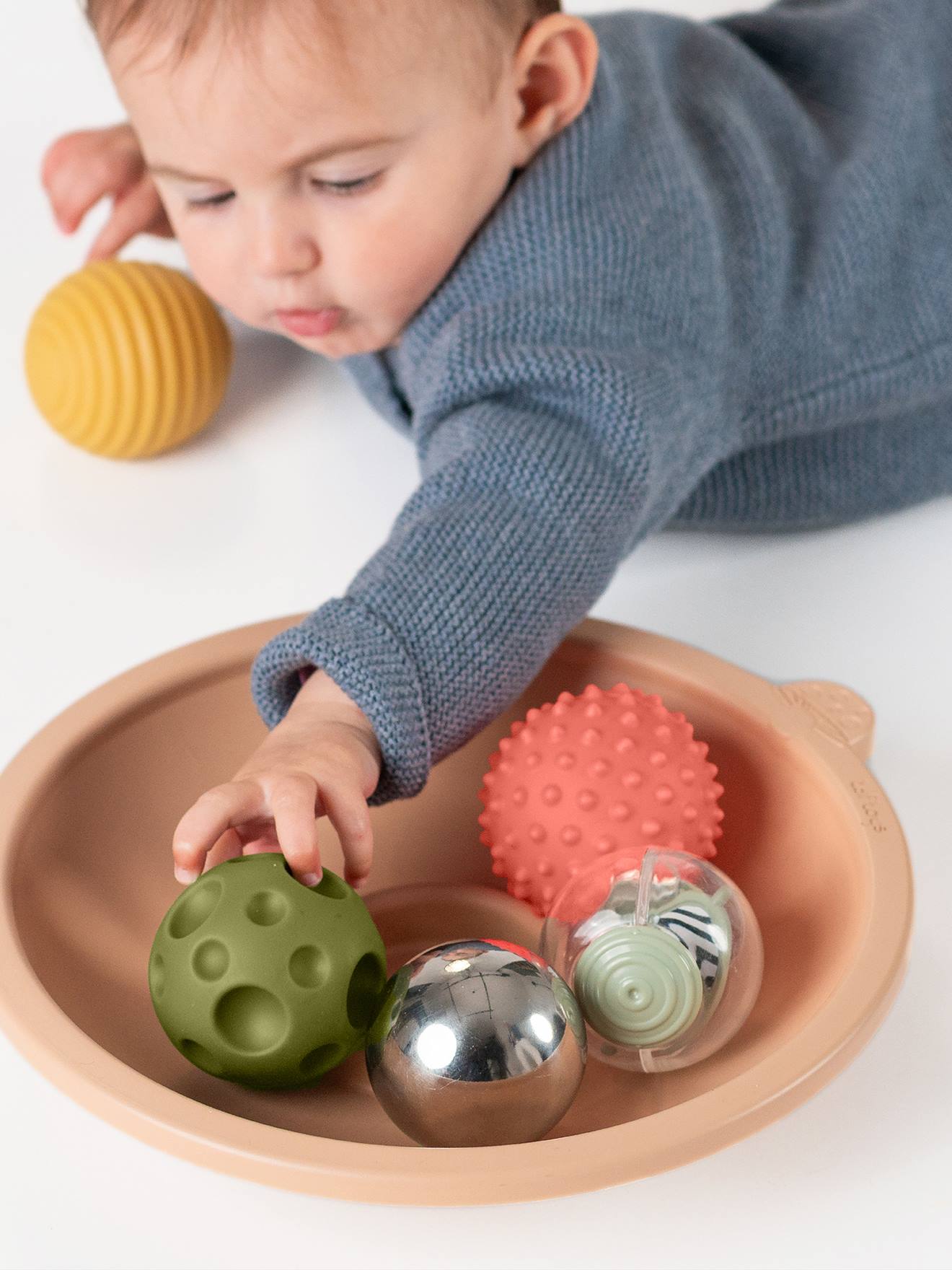Coffret assiette et 5 balles multicolore
