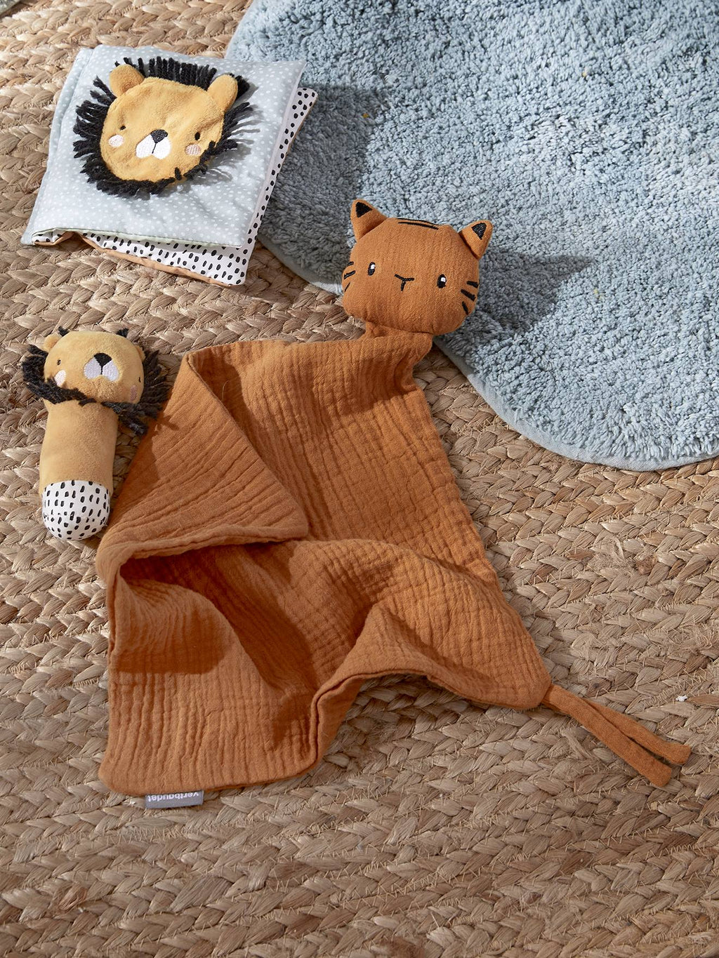 Coffret cadeau 3 pièces : doudou lange personnalisable + hochet + livré imagier tanzanie