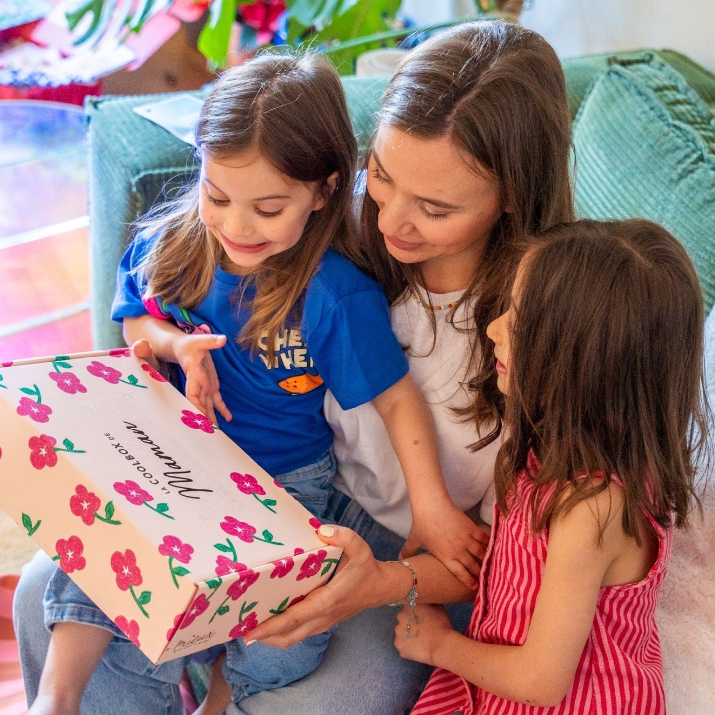 Coffret cadeau pour maman avec bracelet et fleurs