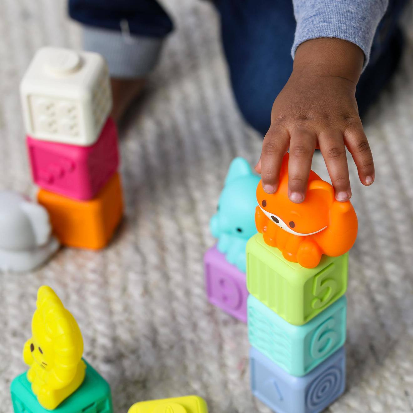 Coffret de 20 pièces sensorielles empilables - multicolore