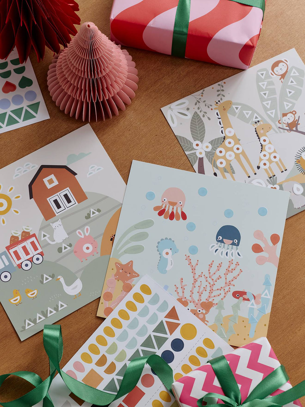 Coffret de gommettes géométriques multicolore