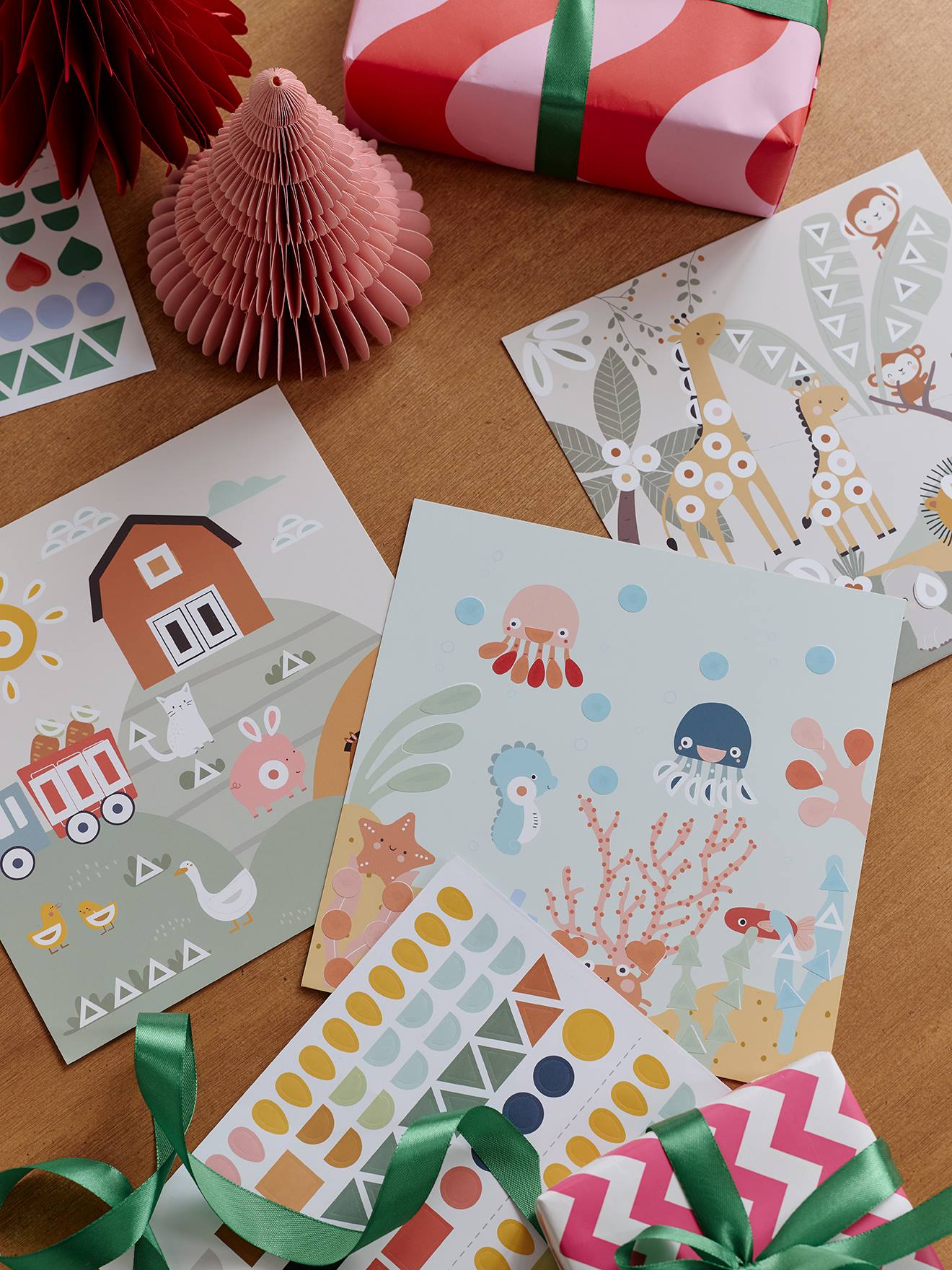 Coffret de gommettes géométriques multicolore