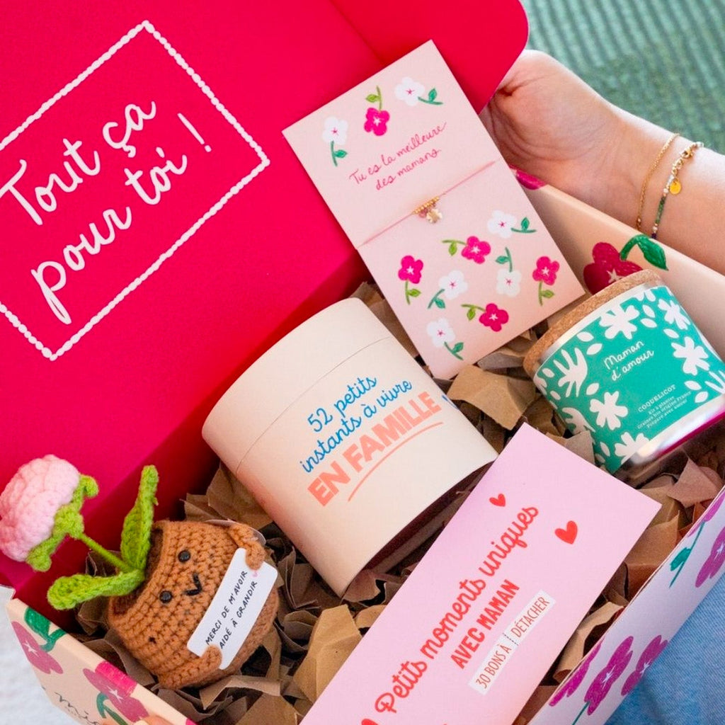 Coffret cadeau Fête des Mères avec bracelet et fleurs