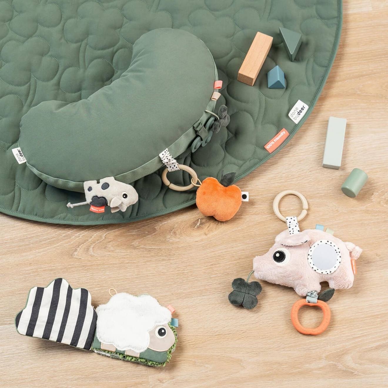 Coussin d'éveil tummy time tiny farm vert