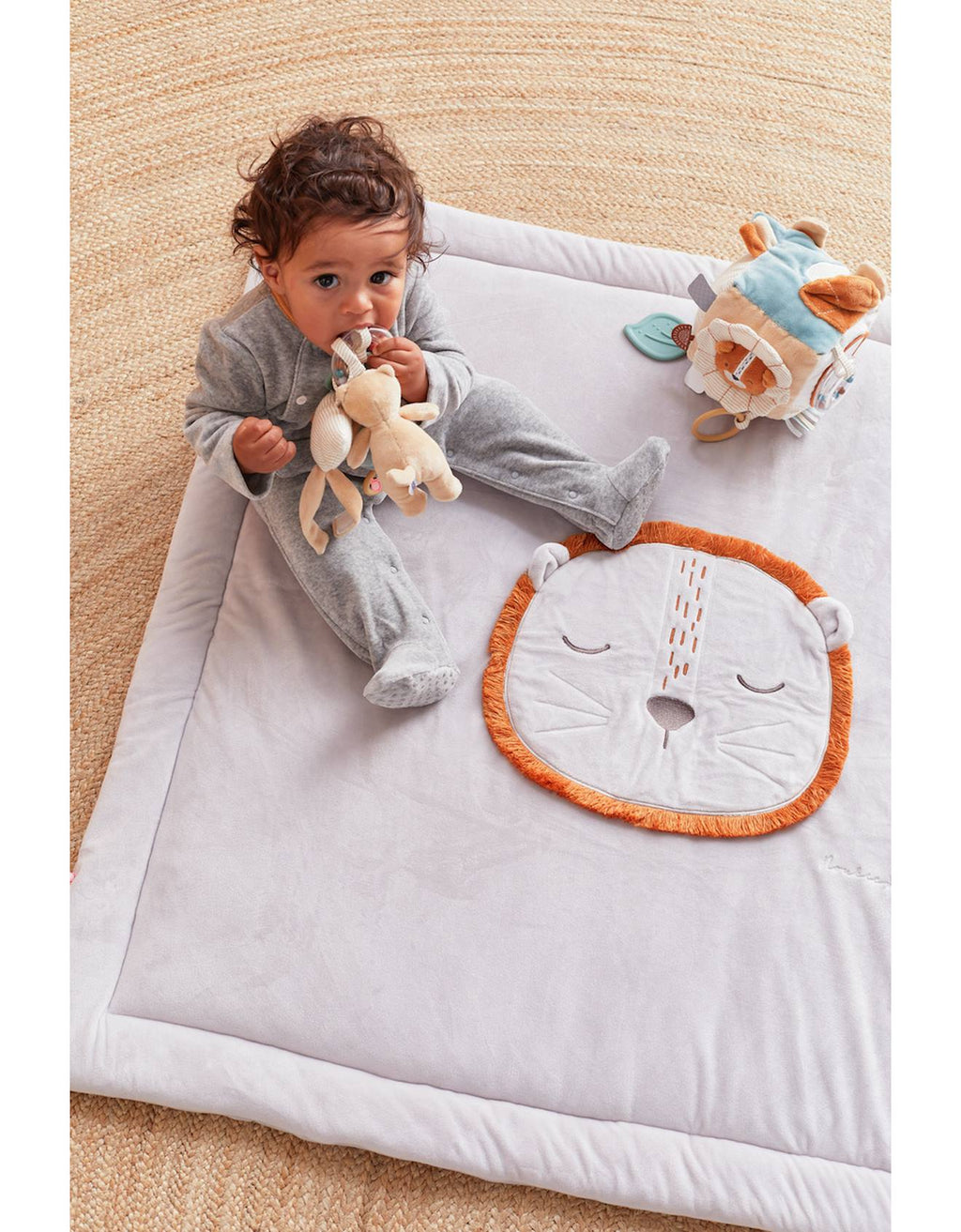 Cube d'activités babou beige
