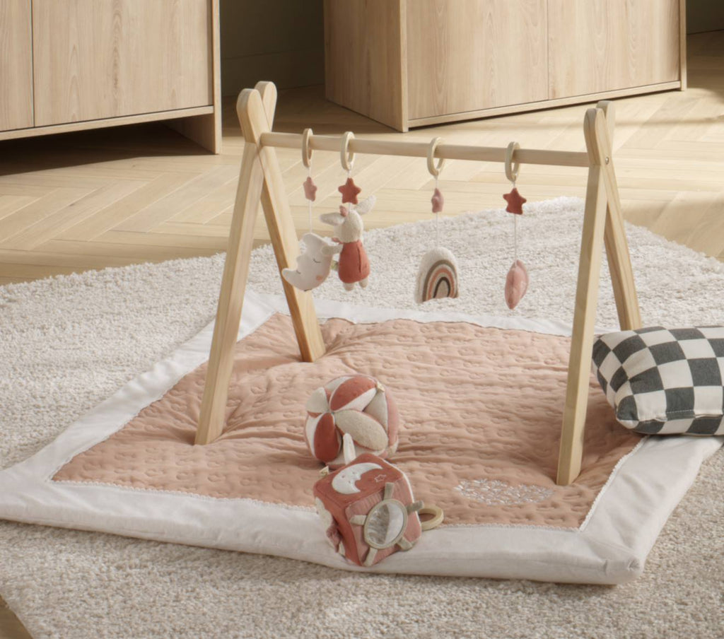 Cube d'activités bébé en coton bio - petit coeur rose