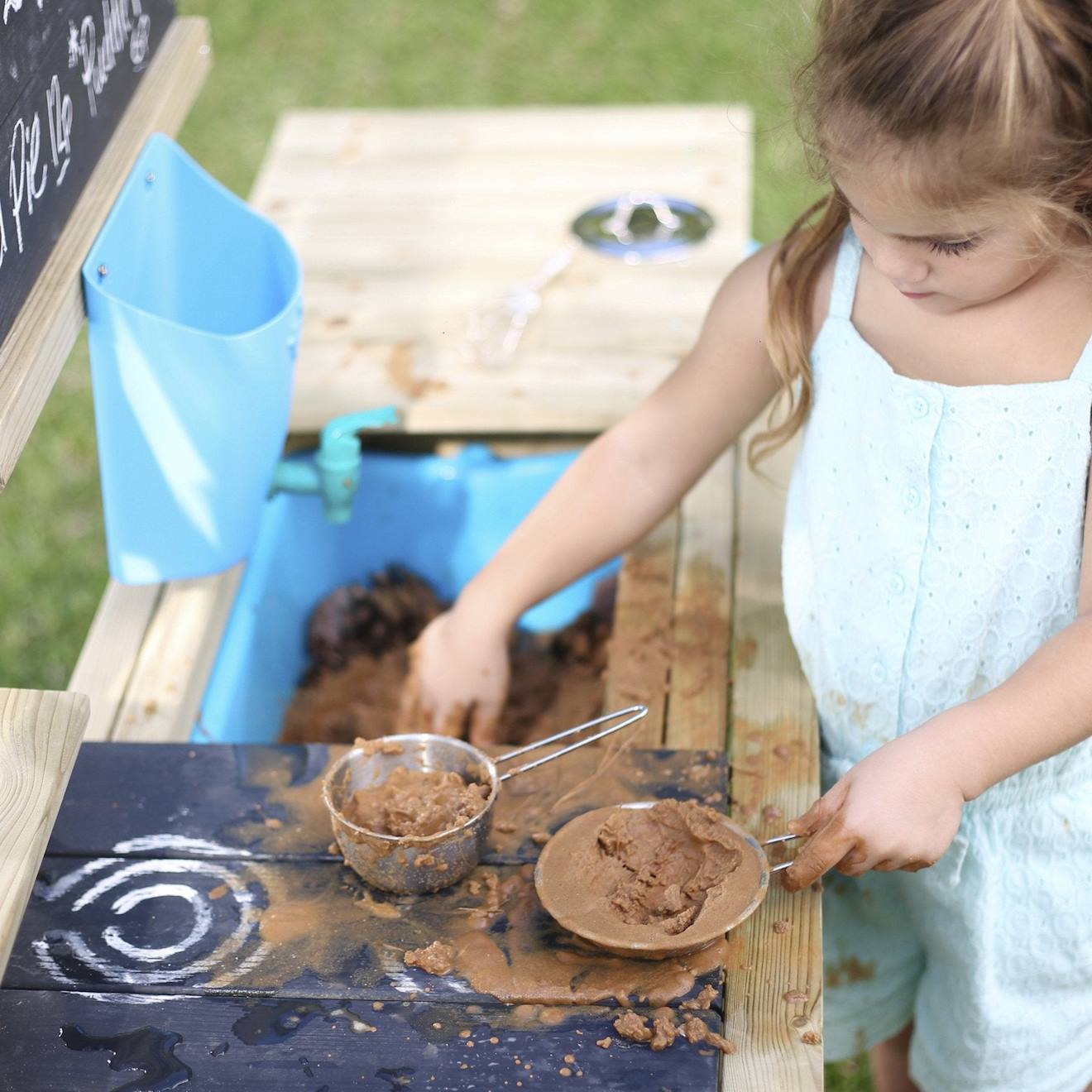 Cuisine d'extérieur pour enfant deluxe bois FSC marron - bleu - noir