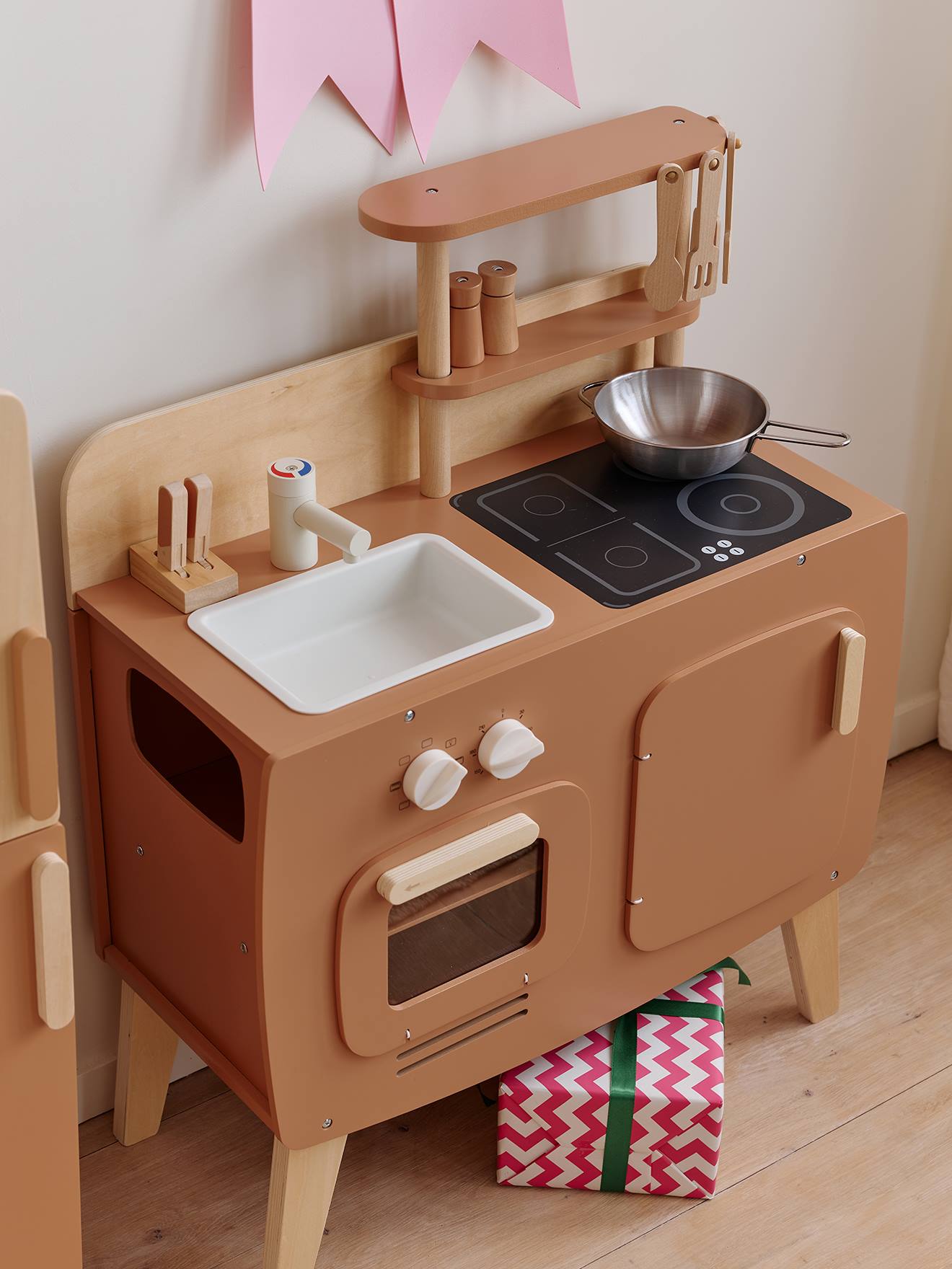 Cuisine en bois FSC design caramel