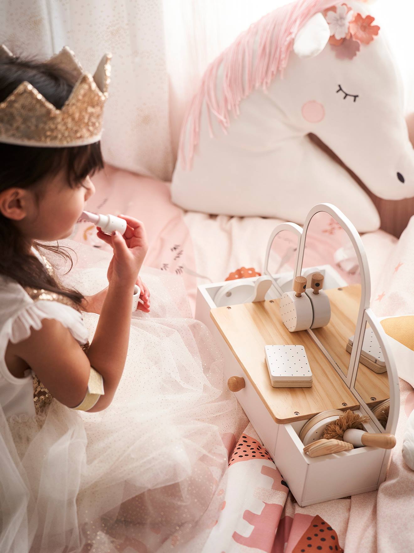 Déguisement de princesse avec voile et couronne doré