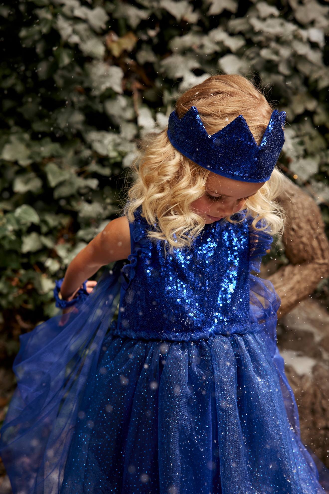 Déguisement de princesse avec voile et couronne bleu