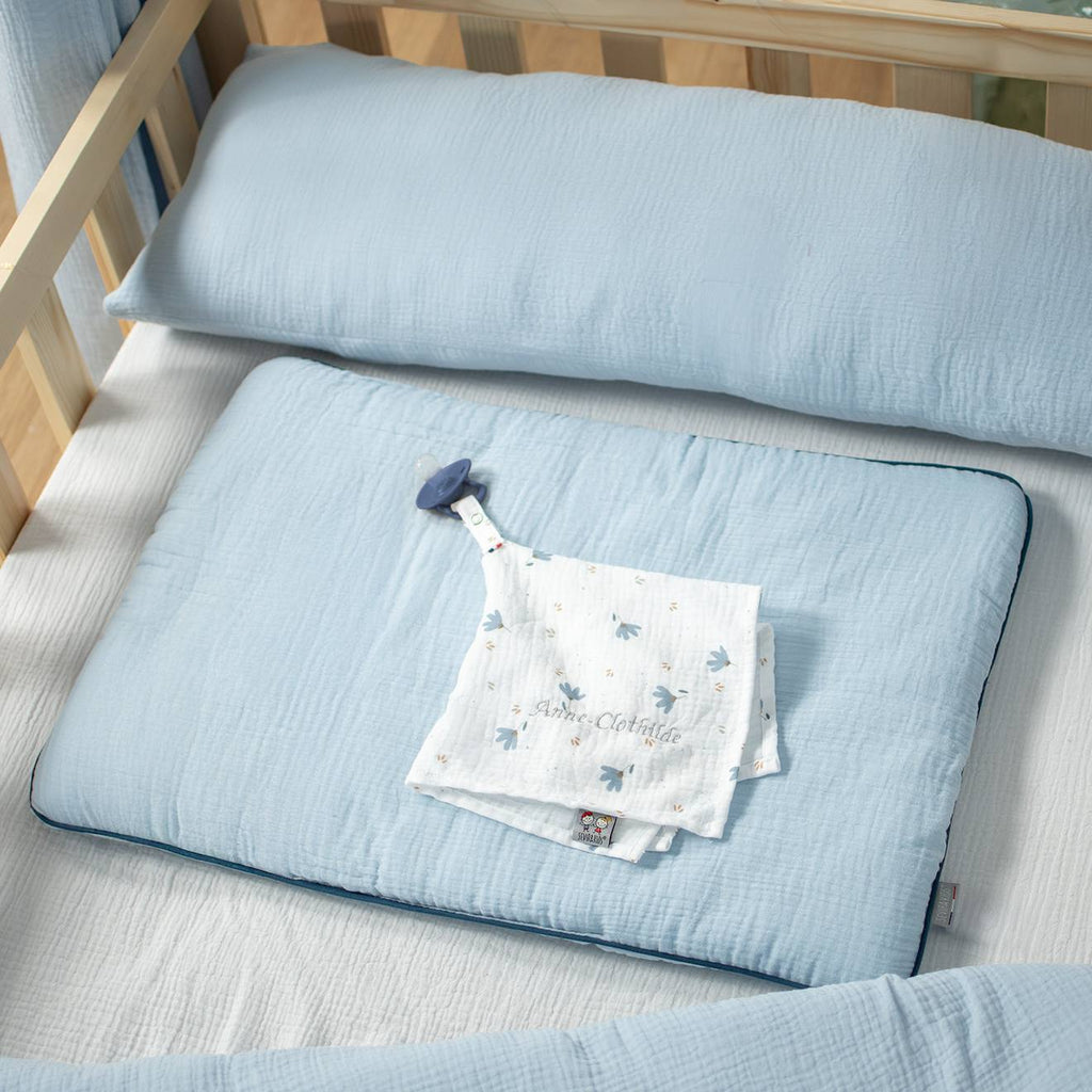 Doudou lange attache tétine en gaze de coton bleuet imprimé floral