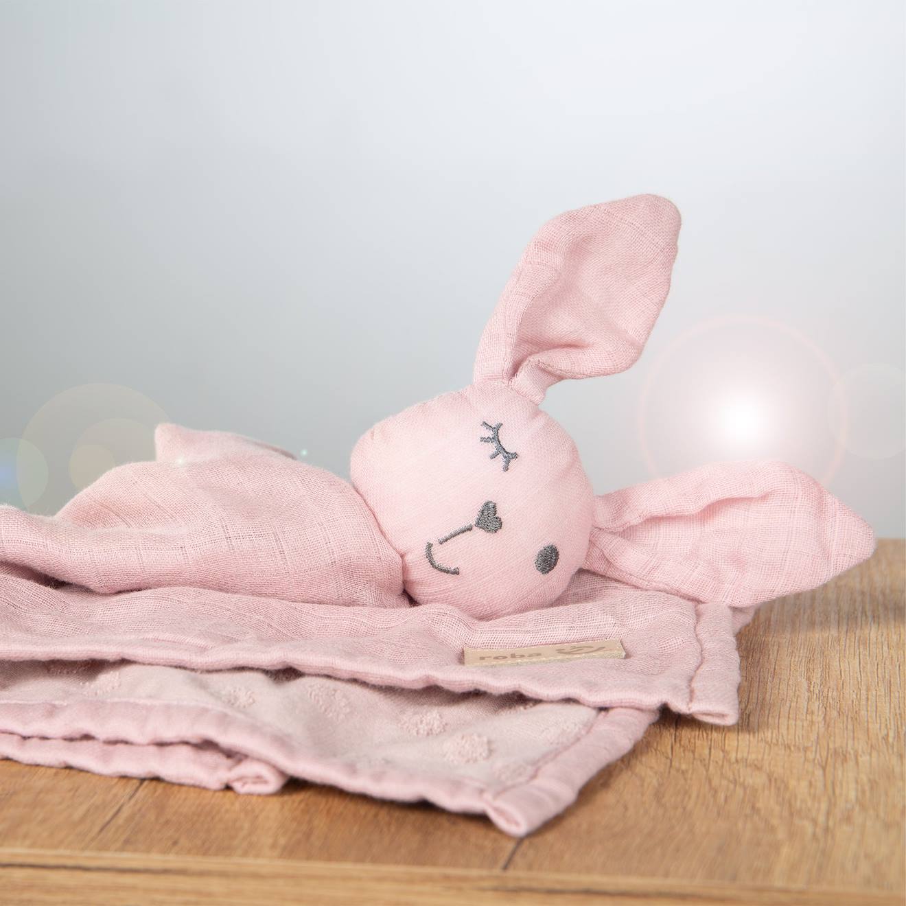 Doudou lapin en coton bio lil planet rose pastel