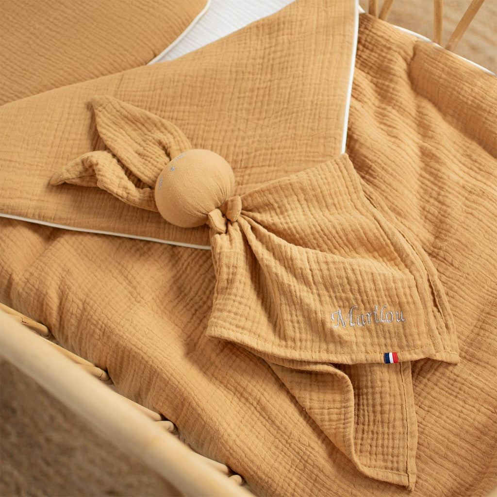 Doudou lapin en gaze de coton jeanne camel