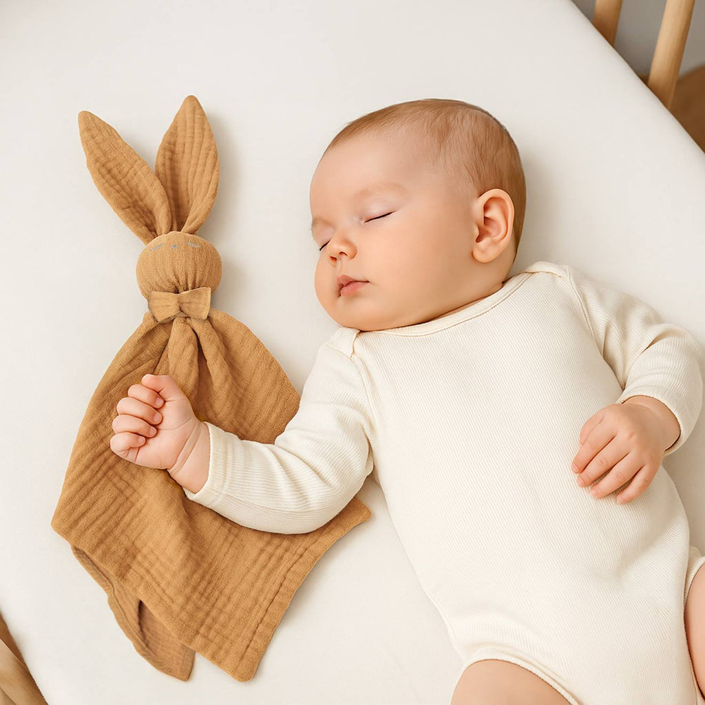 Doudou lapin en gaze de coton jeanne camel