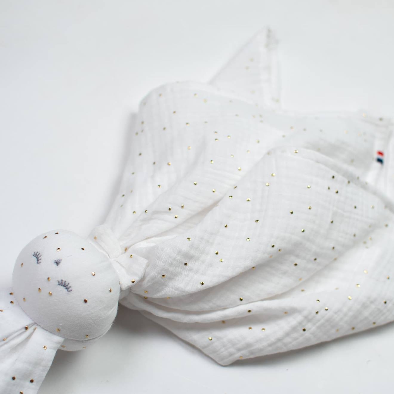 Doudou lapin en gaze de coton jeanne blanc à pois or
