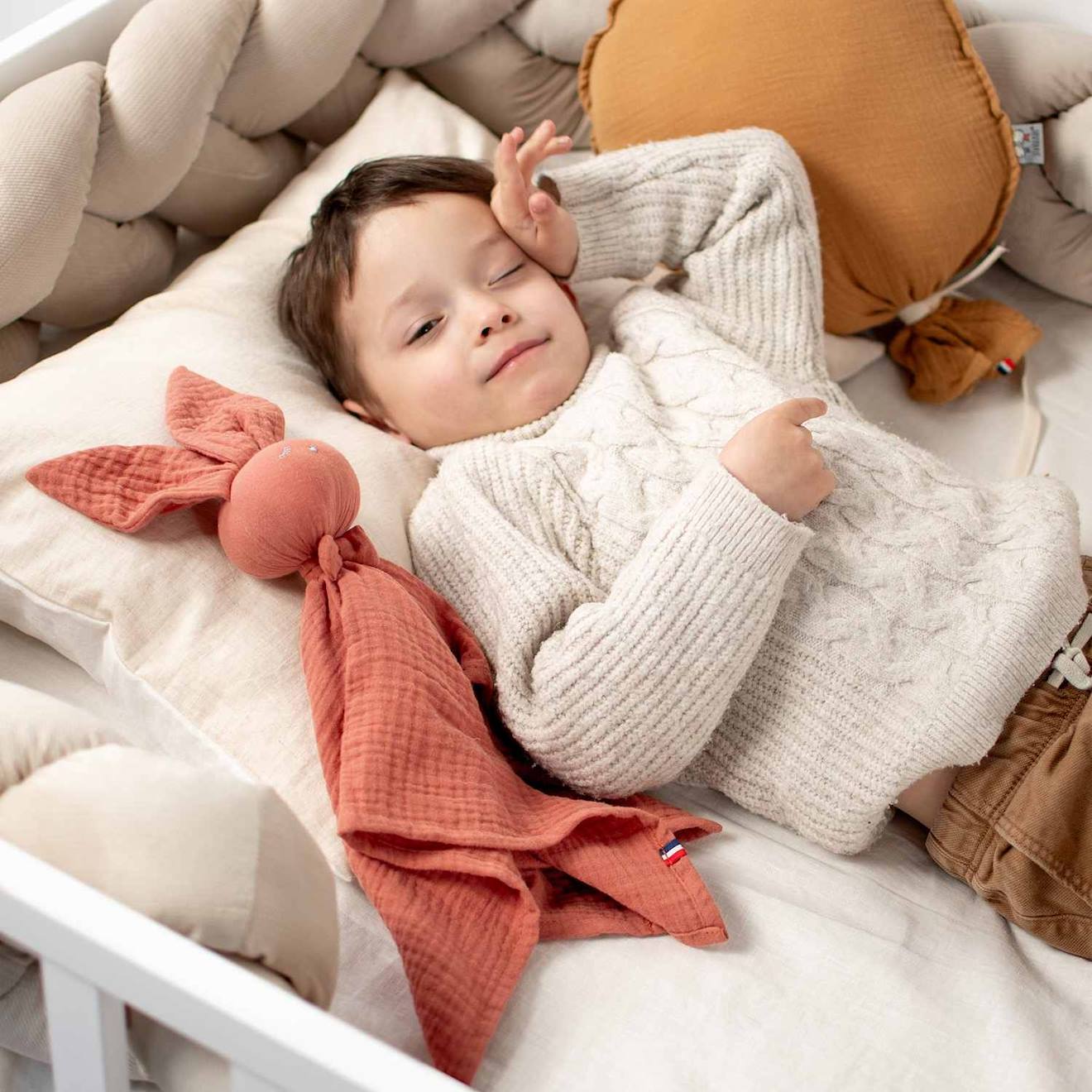 Doudou lapin en gaze de coton jeanne terracotta