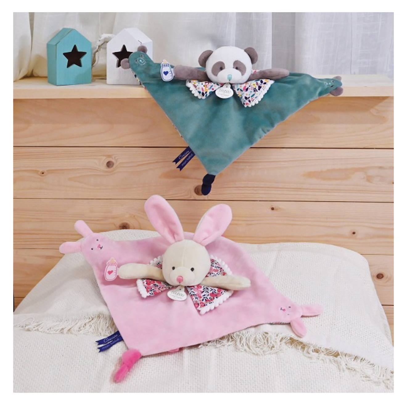 Doudou panda avec marionnette à doigts bleu