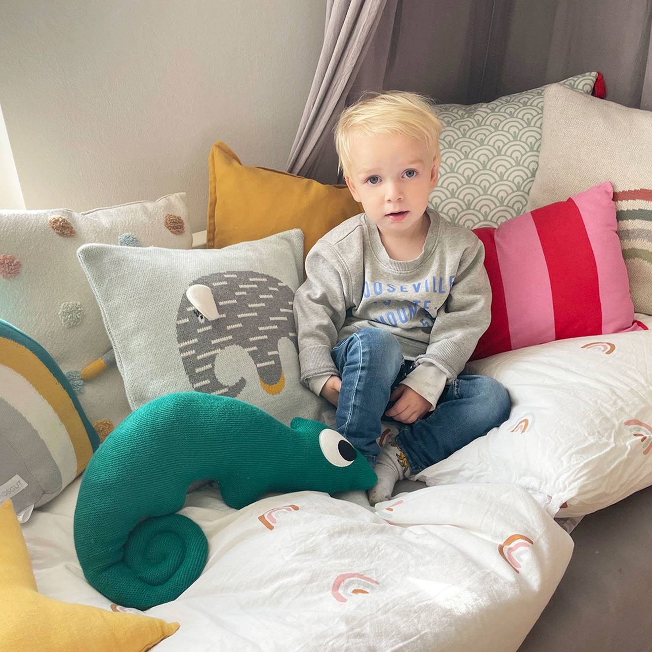 Doudou peluche caméléon vert