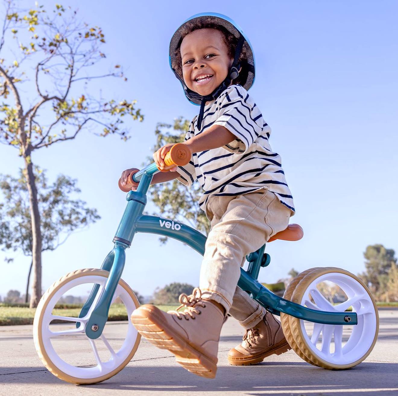 Draisienne junior, légère, équipée d'une double roue arrière vert