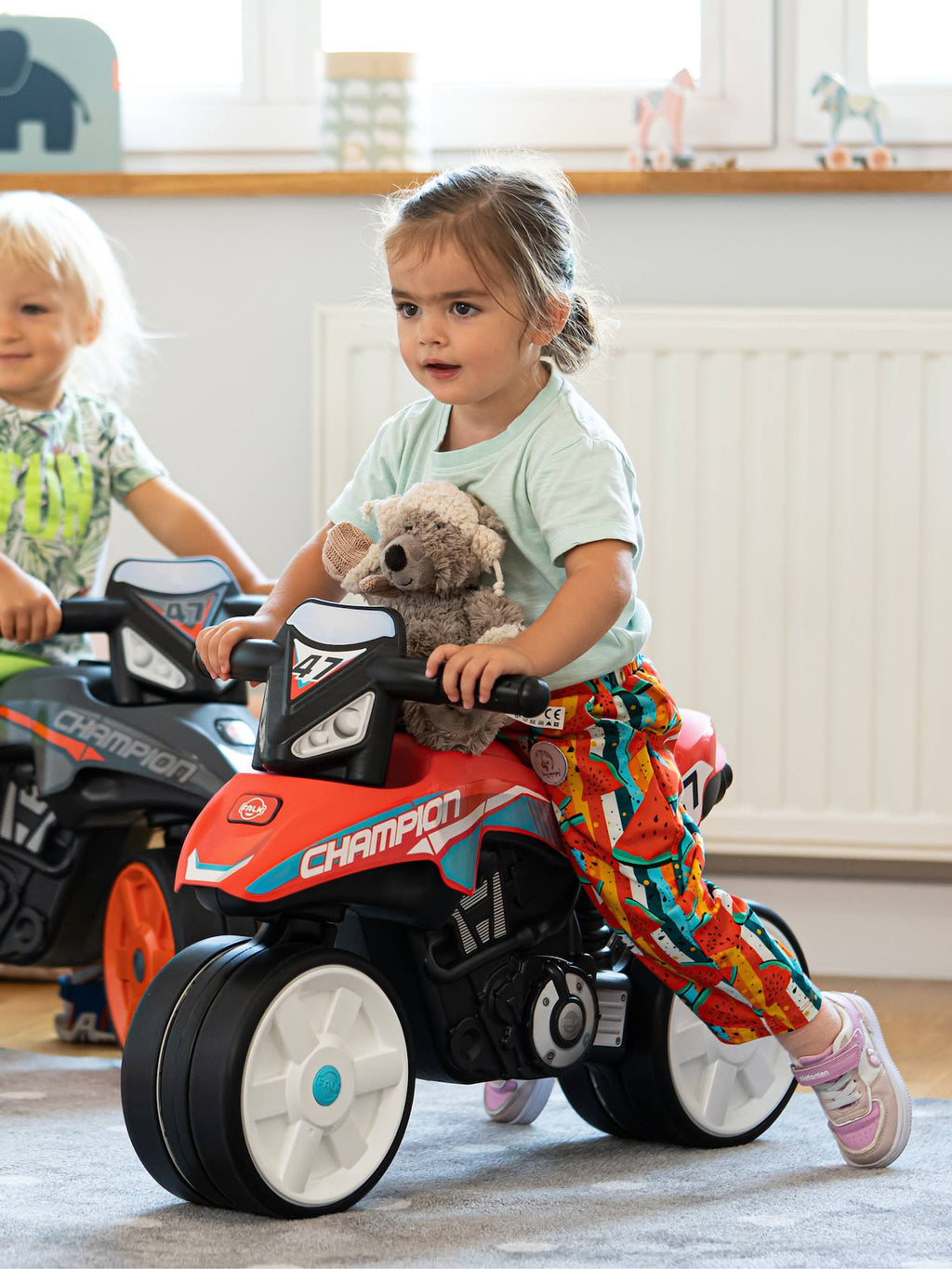 Draisienne moto street avec roues silencieuses rouge corail