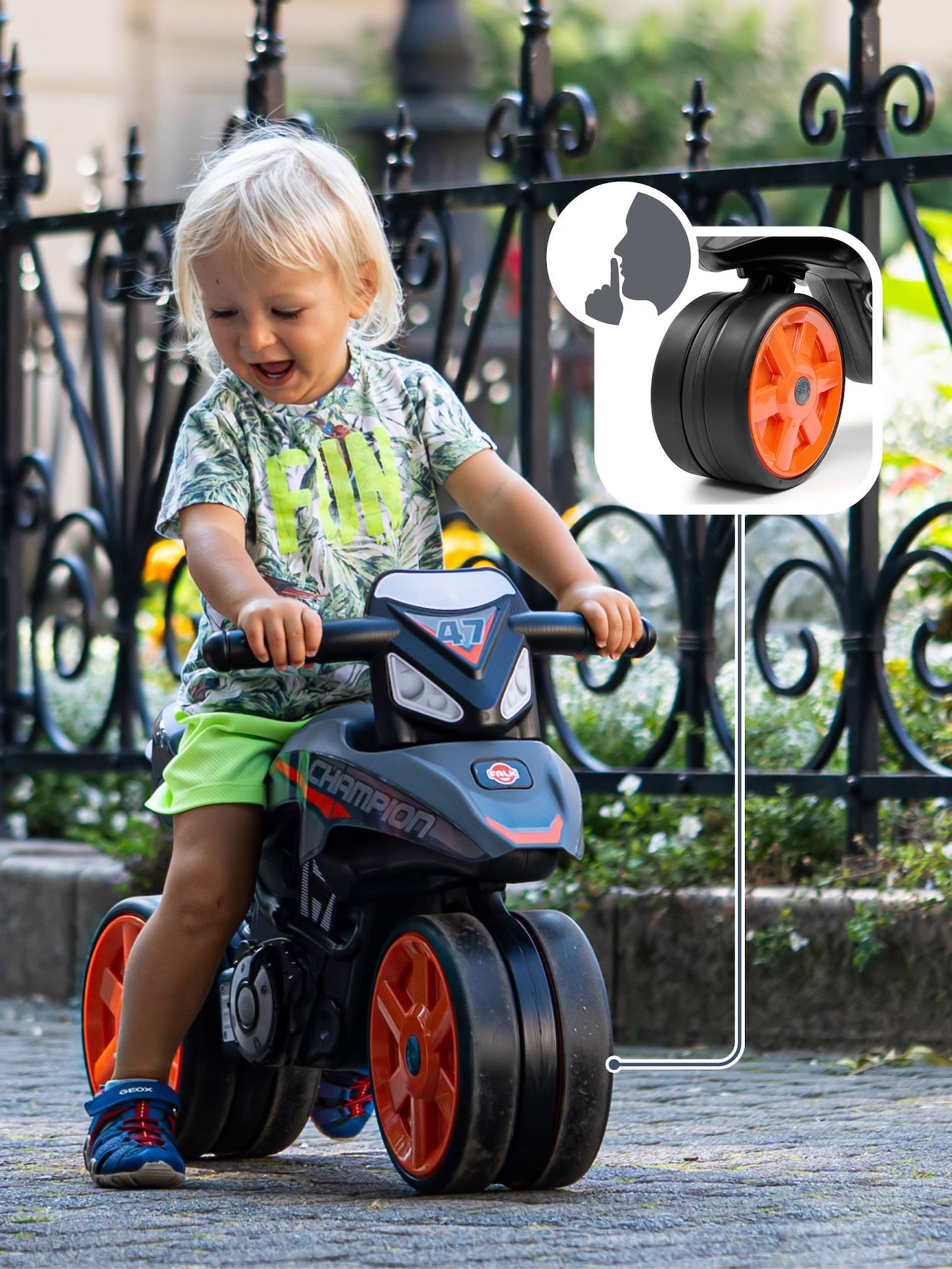Draisienne moto street avec roues silencieuses gris anthracite et orange