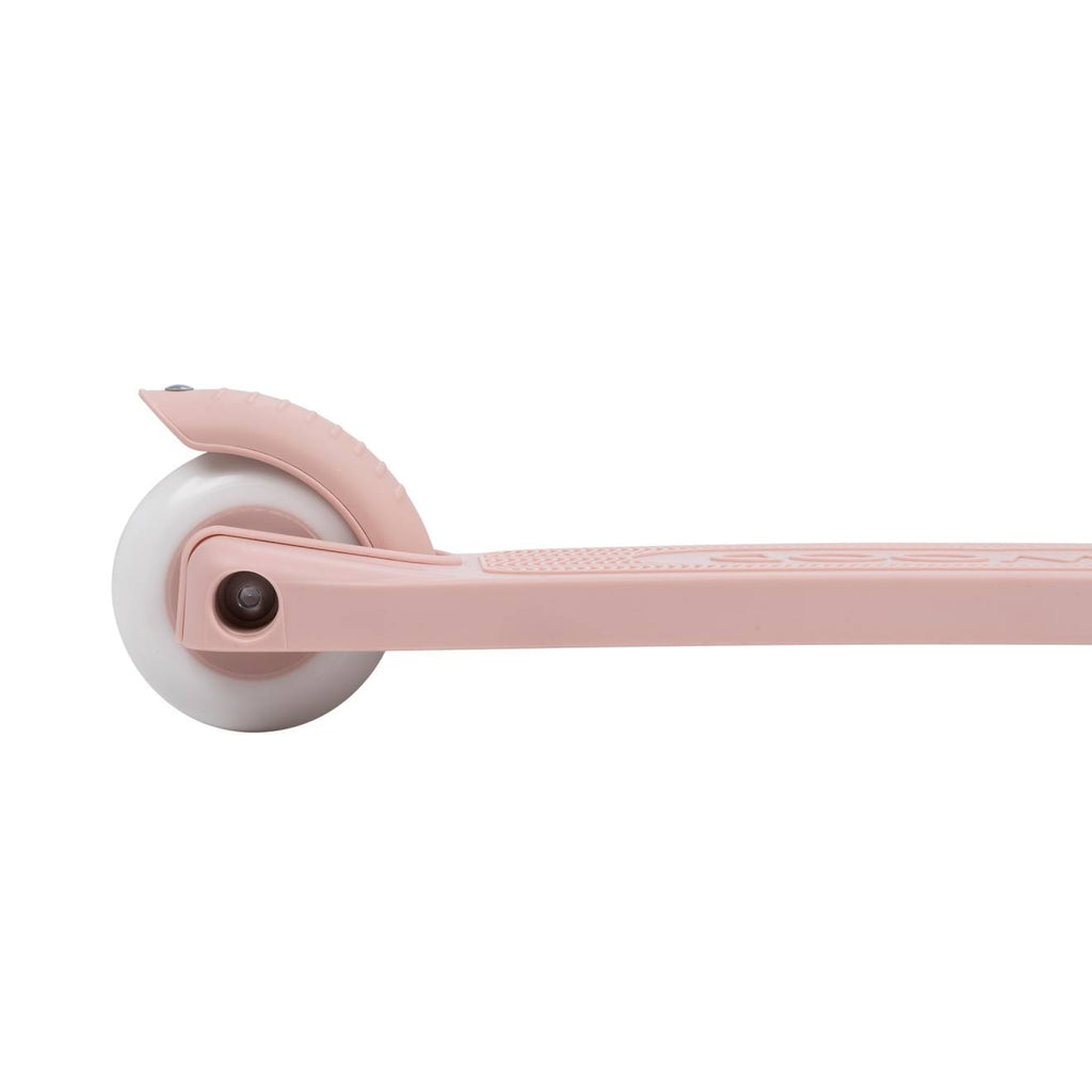 Eco scooter en plastique recyclé rose dépalé