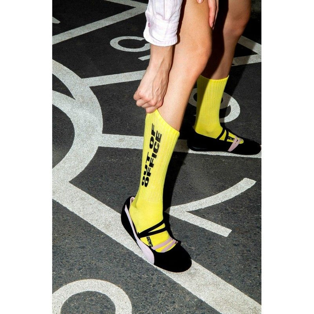 Chaussettes Out of Office Not Available jaunes