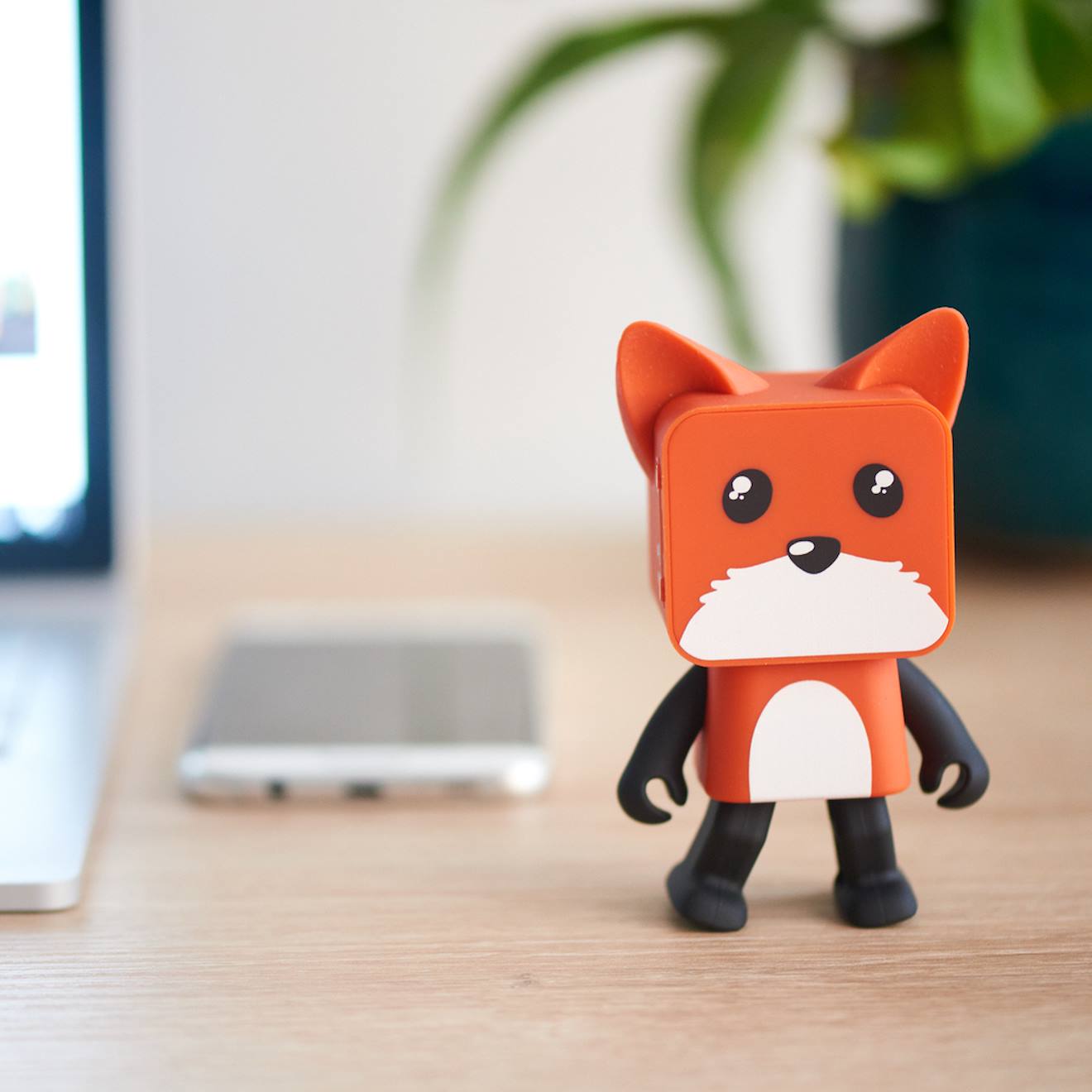 Enceinte Bluetooth dancing animal renard orange, blanc, noir