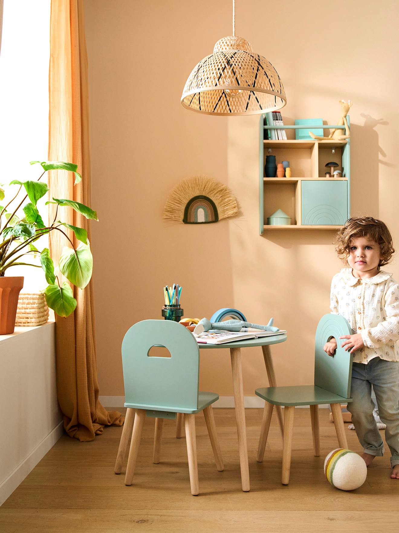 Ensemble chaises et table arc-en-ciel vert sauge