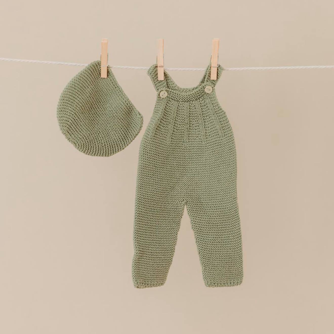 Ensemble tricoté 38cm - barboteuse et bonnet vert