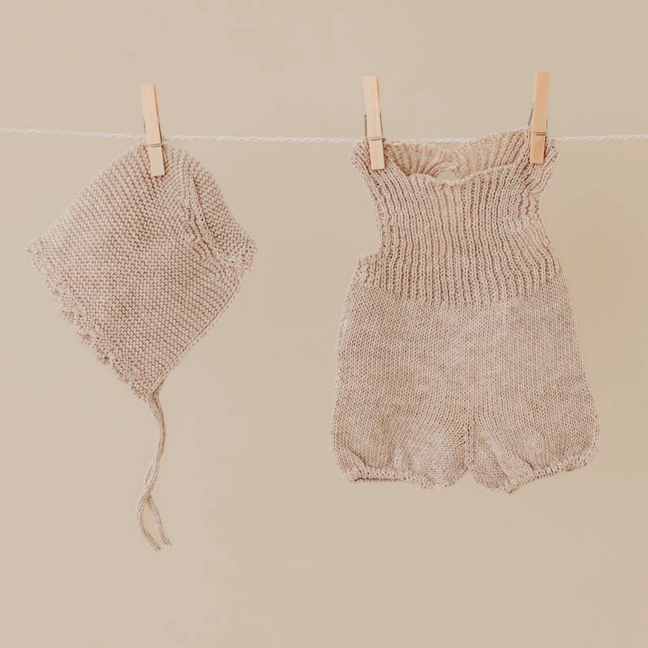 Ensemble tricoté 38cm - grenouillère et bonnet gris