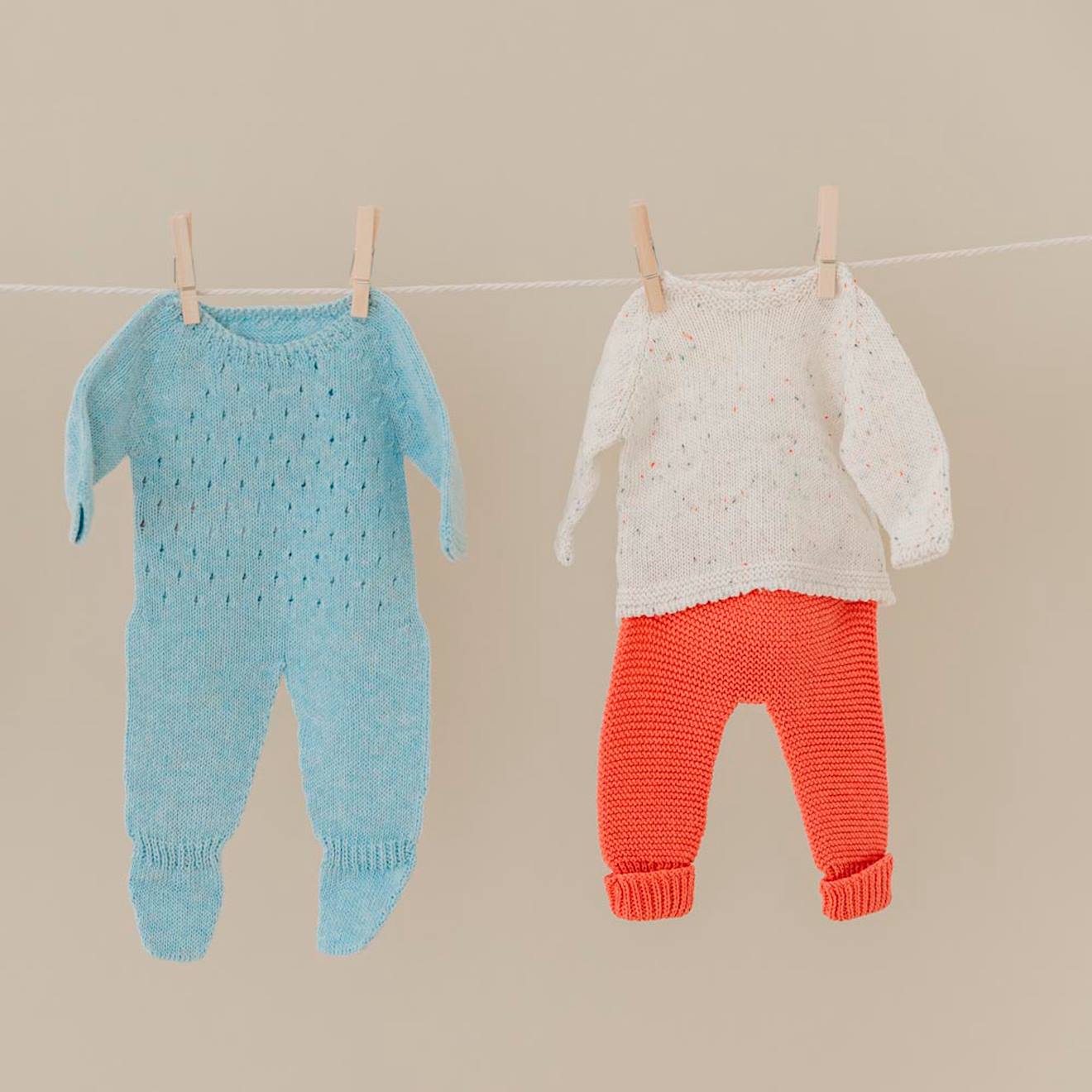 Ensemble tricoté 38cm - pull et pantalon rouge