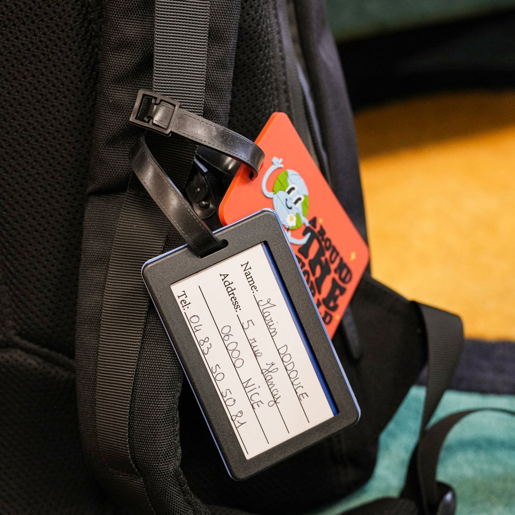 Étiquette de bagage colorée pour reconnaître sa valise