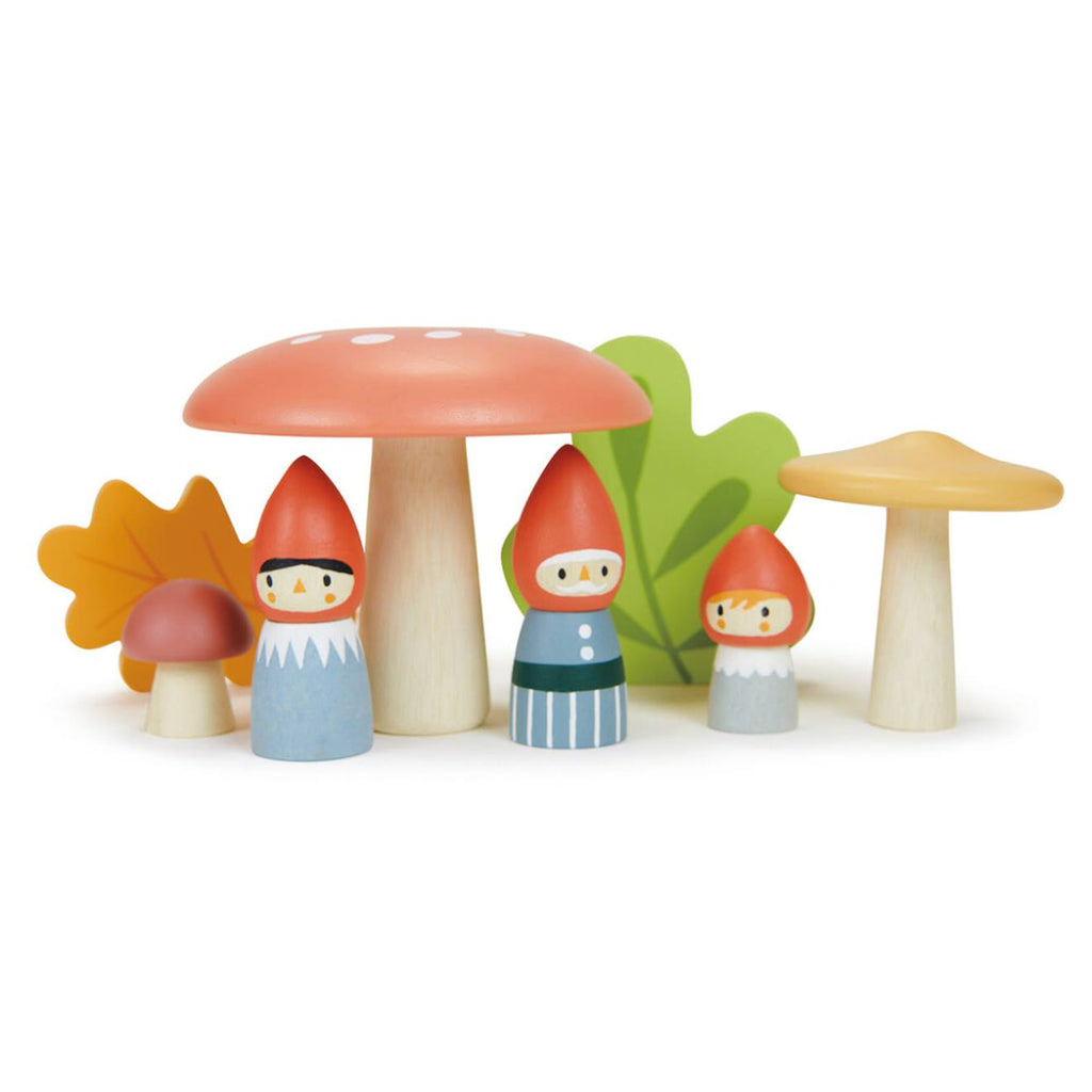 Famille de gnomes et forêt en bois rouge, bleu, orange