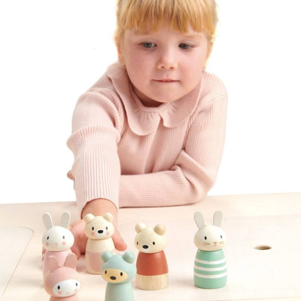 Figurines famille de lapin rose, vert, blanc