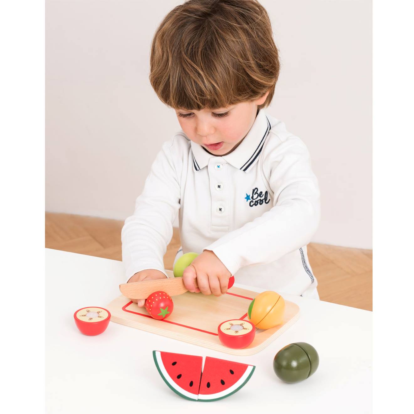 Fruits en bois à découper beige