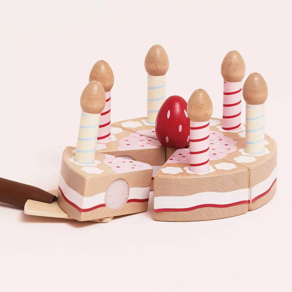 Gâteau d'anniversaire à la vanille beige
