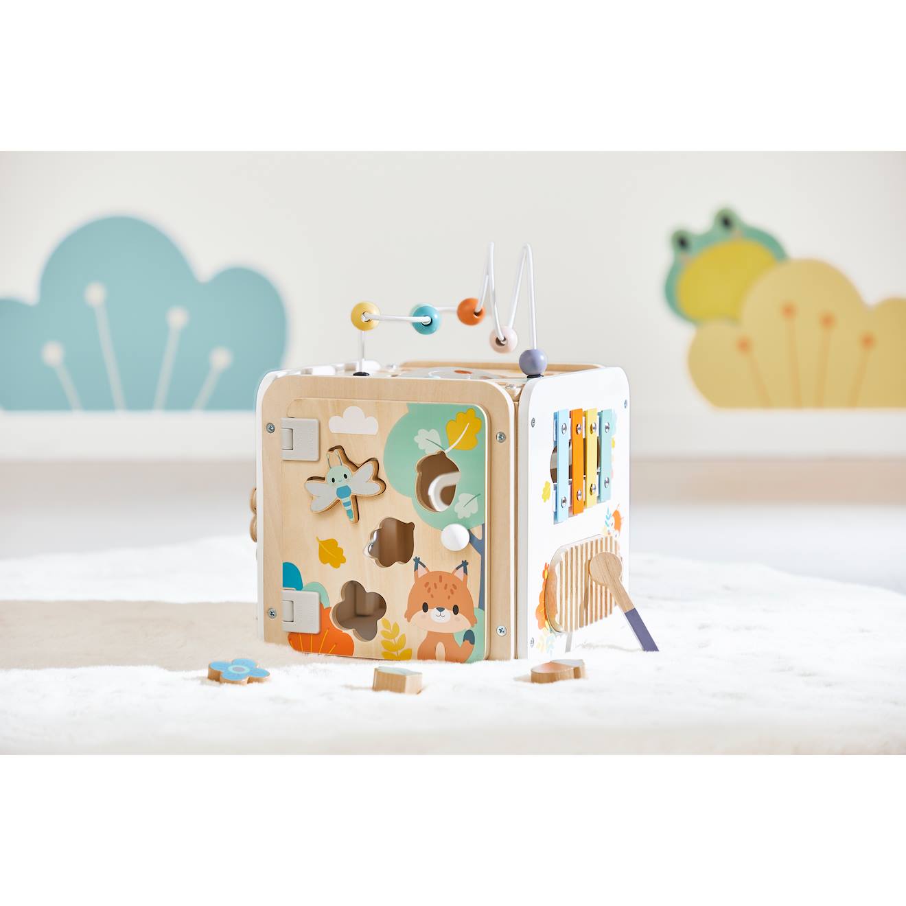 Grand cube d'activitès en bois pure multicolore