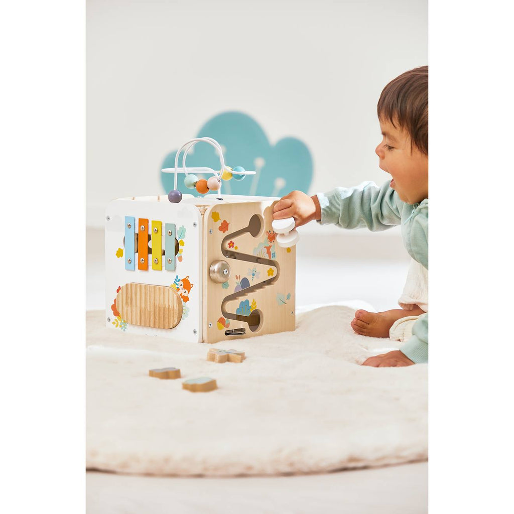 Grand cube d'activitès en bois pure multicolore
