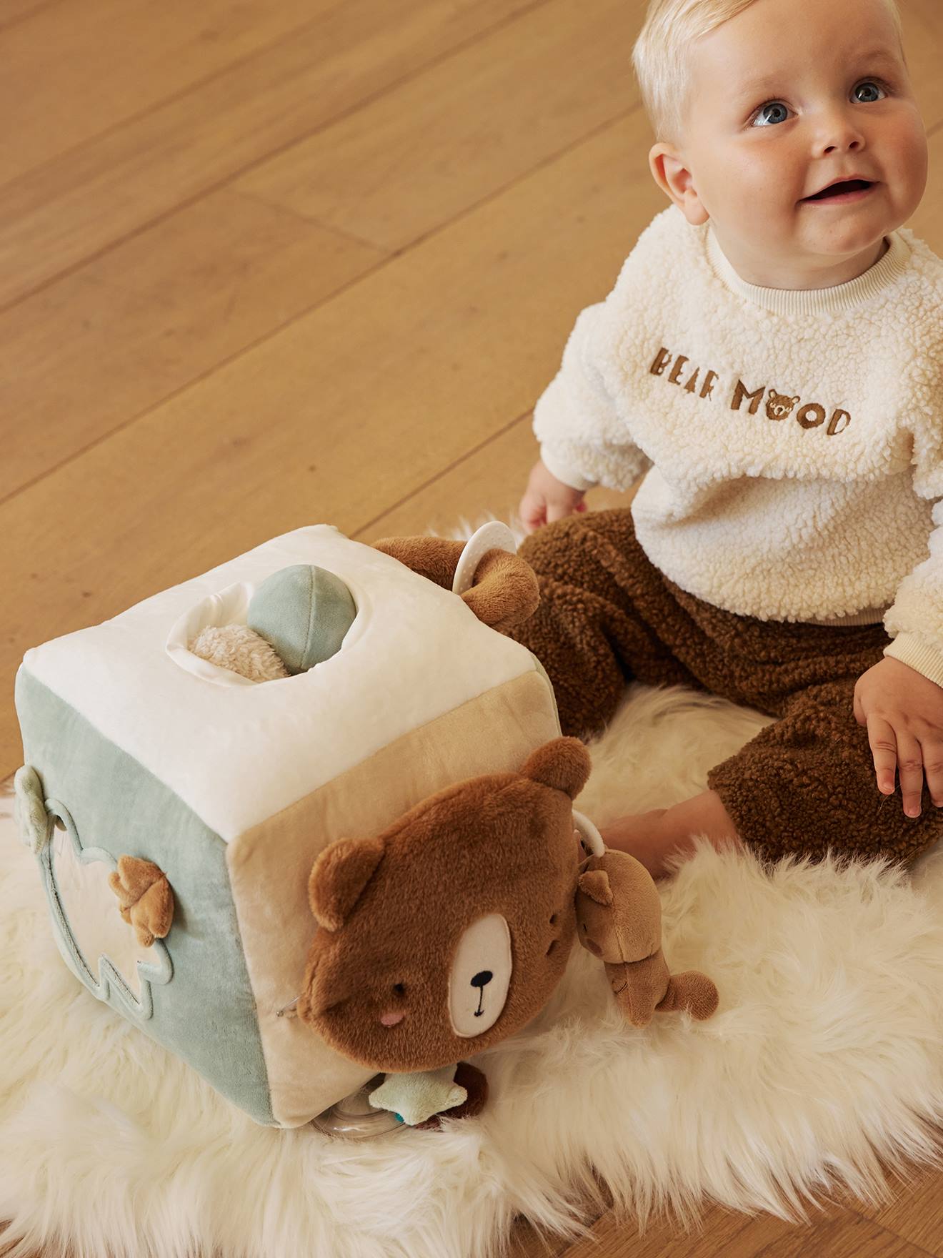 Grand cube d'activités en tissu green forest marron