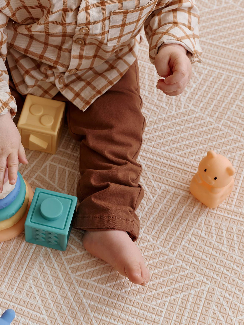Grand tapis mousse géométrique