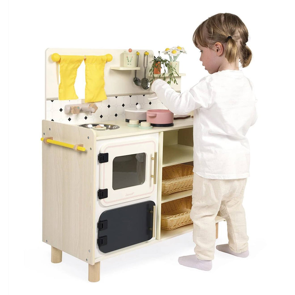 Grande cuisine en bois équipée beige