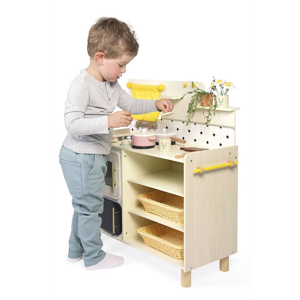 Grande cuisine en bois équipée beige