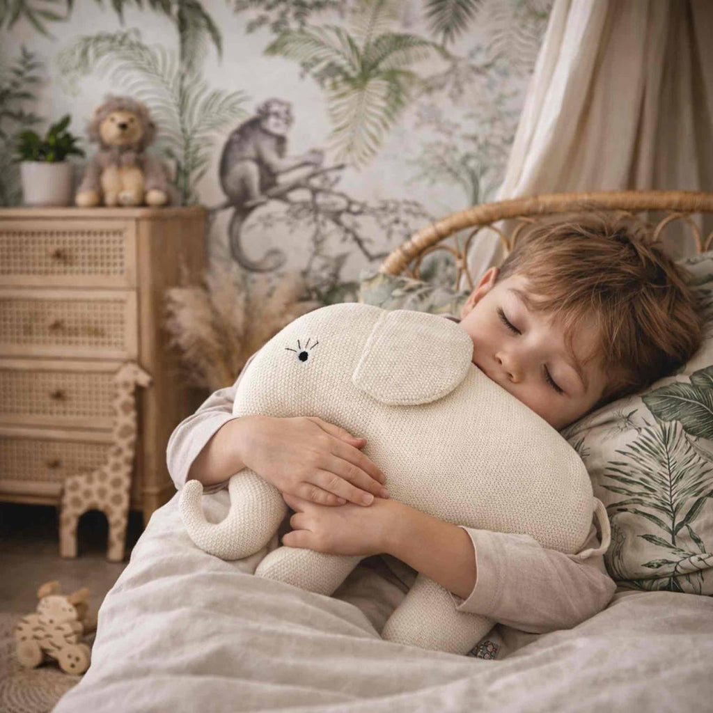 Grande peluche éléphant en coton tricoté écru