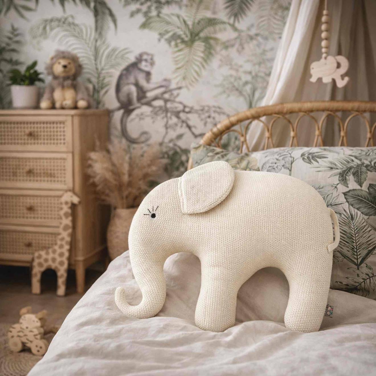 Grande peluche éléphant en coton tricoté écru