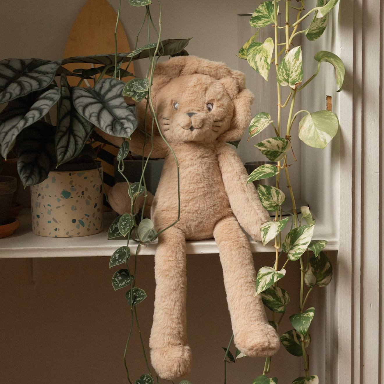 Grande peluche lion pour bébé beige