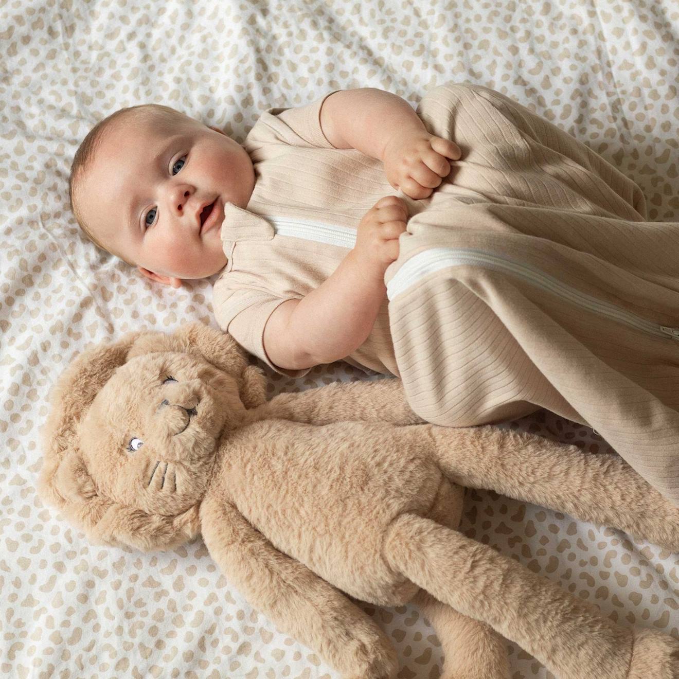 Grande peluche lion pour bébé beige